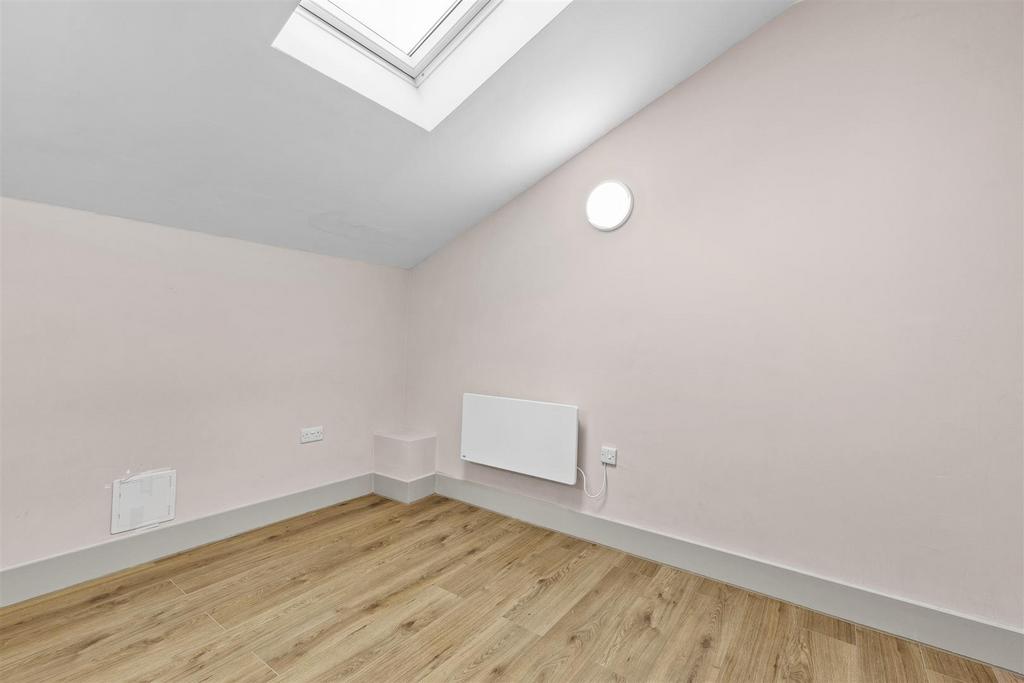 38 Cube House, Quilters Way, HP22 5 TB-2.jpg