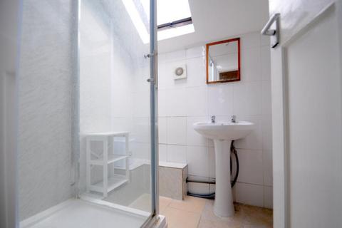 4 bedroom flat to rent, Bellenden Road, London, SE15 4BW