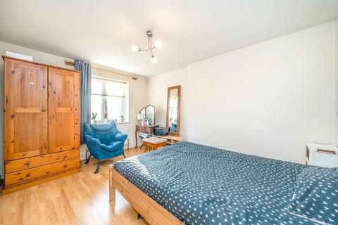 undefined, St. Johns Road, Isleworth TW7