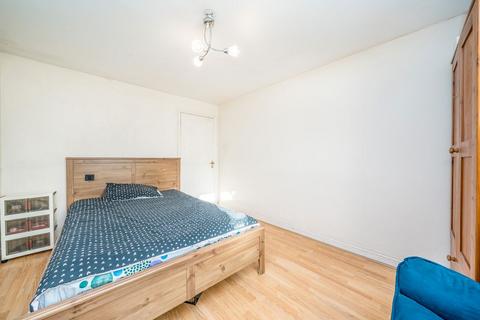 undefined, St. Johns Road, Isleworth TW7