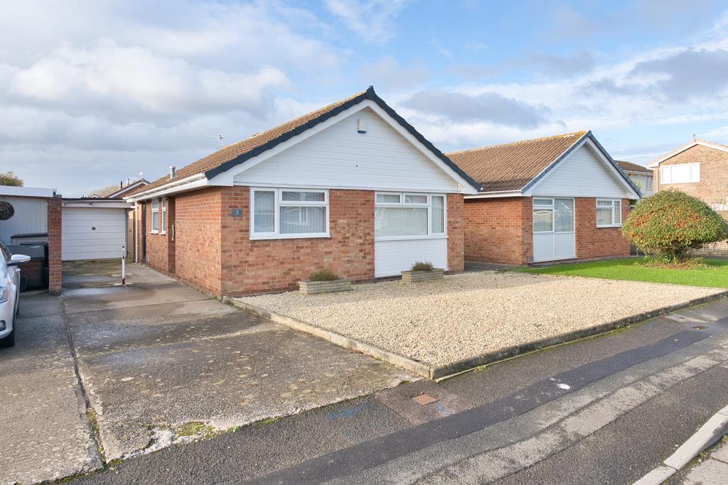 2 bed detached bungalow for sale