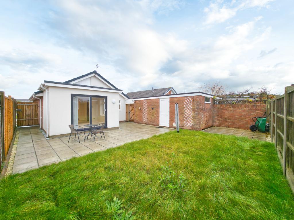 2 bed detached bungalow for sale