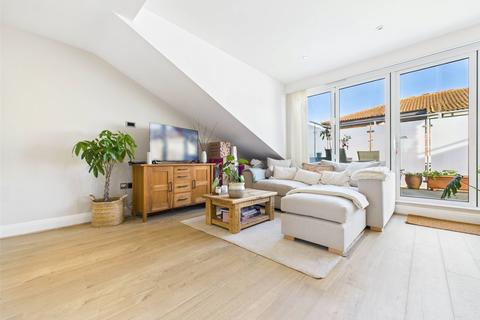 1 bedroom apartment to rent, High Street, Hampton Hill