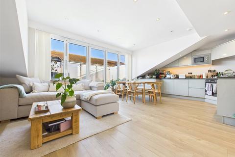 1 bedroom apartment to rent, High Street, Hampton Hill