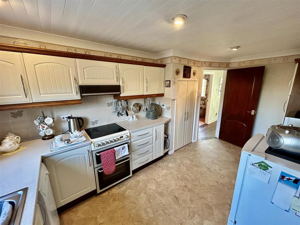 Kitchen1.JPG