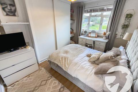 4 bedroom semi-detached house for sale, Brownspring Drive, London, SE9