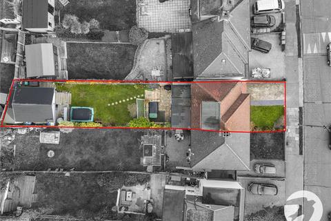 4 bedroom semi-detached house for sale, Brownspring Drive, London, SE9