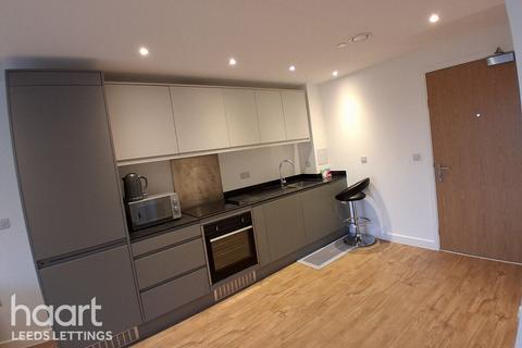 1 bedroom apartment to rent, Saxton Lane, Leeds