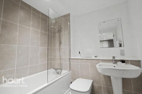 1 bedroom apartment to rent, Saxton Lane, Leeds