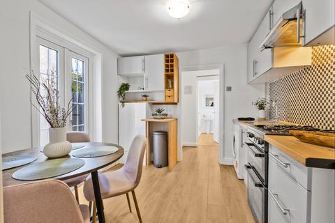 1 bedroom flat for sale, Claxton Grove, W6