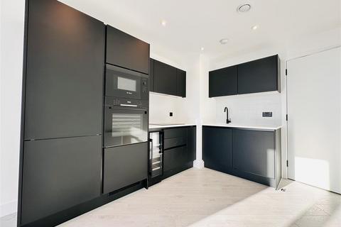 1 bedroom apartment to rent, Vista River Gardens, Trinity Way, Manchester