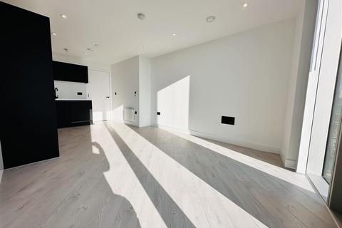 1 bedroom apartment to rent, Vista River Gardens, Trinity Way, Manchester