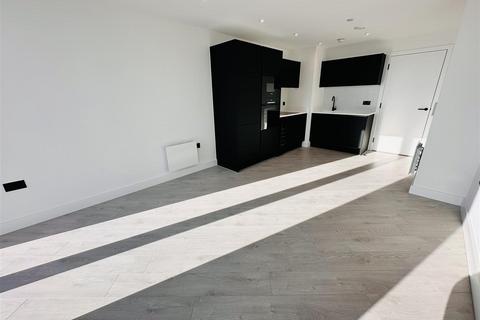 1 bedroom apartment to rent, Vista River Gardens, Trinity Way, Manchester
