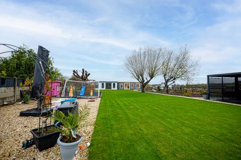 3 bedroom bungalow for sale, Pudsey Hall Lane, Canewdon, SS4