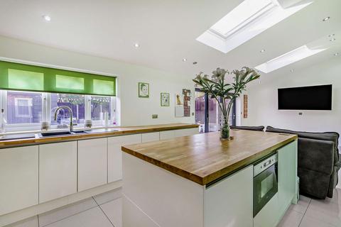 4 bedroom detached house for sale, Tatenhill Gardens, Doncaster, DN4