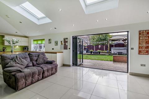 4 bedroom detached house for sale, Tatenhill Gardens, Doncaster, DN4