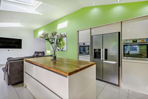 4 bedroom detached house for sale, Tatenhill Gardens, Doncaster, DN4