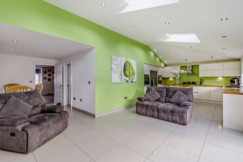 4 bedroom detached house for sale, Tatenhill Gardens, Doncaster, DN4