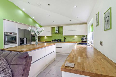 4 bedroom detached house for sale, Tatenhill Gardens, Doncaster, DN4