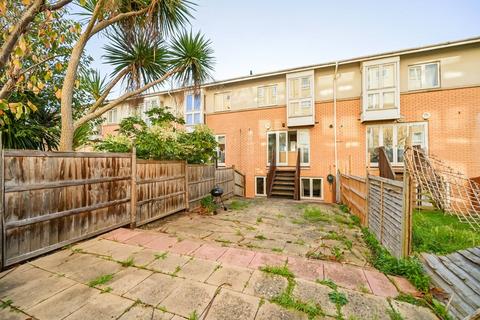 undefined, Jamestown Way, Tower Hamlets, London, E14