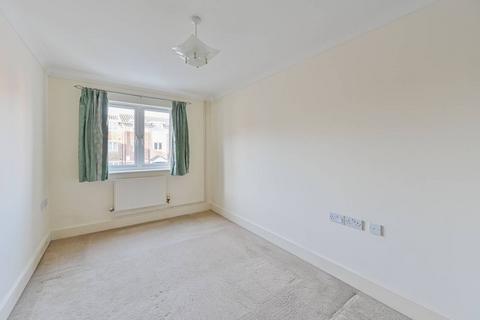2 bedroom flat to rent, Miles Road, Mitcham, CR4