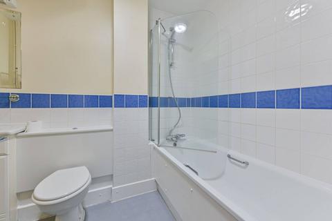 2 bedroom flat to rent, Miles Road, Mitcham, CR4