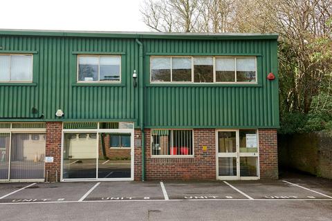 Warehouse to rent, Bridge Rd Haywards Heath RH16 1TX