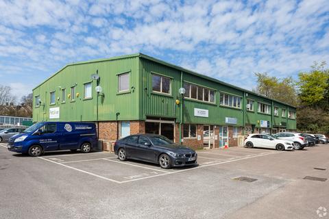 Warehouse to rent, Bridge Rd Haywards Heath RH16 1TX