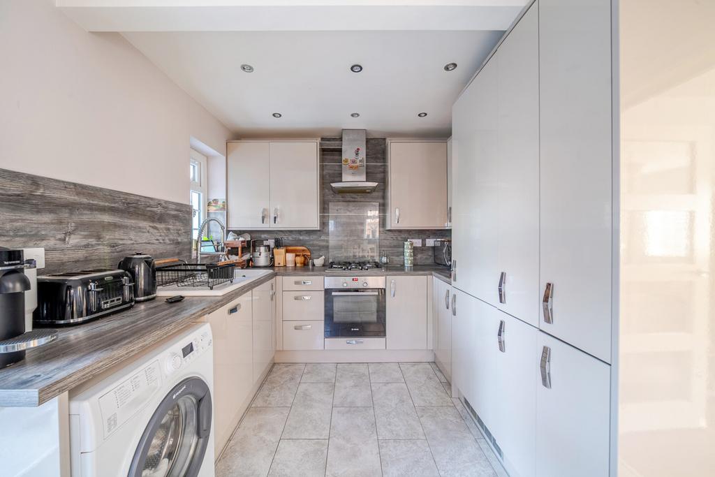 1383090-5-691eeed...