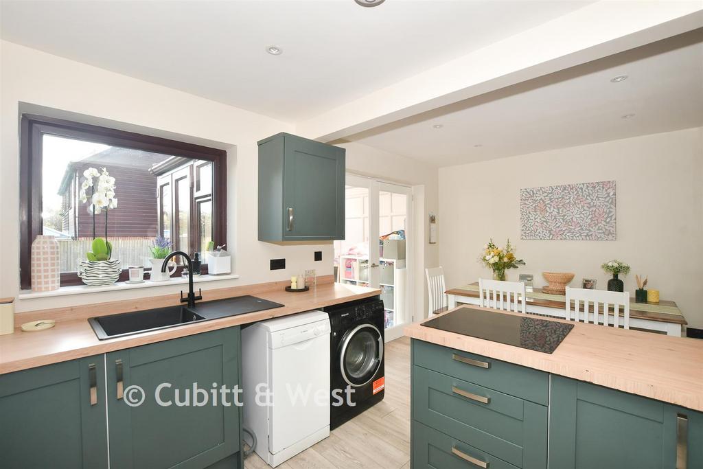 Kitchen/Dining Area