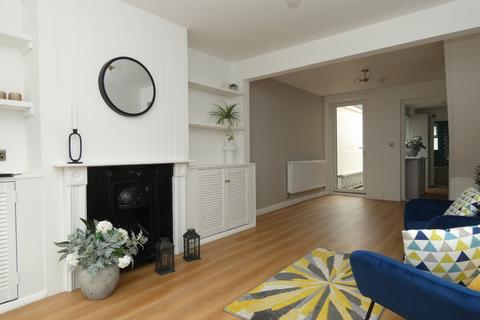 3 bedroom terraced house to rent, Luton Road, Faversham, Kent, ME13