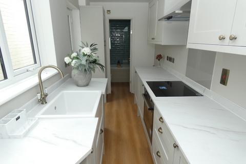 3 bedroom terraced house to rent, Luton Road, Faversham, Kent, ME13