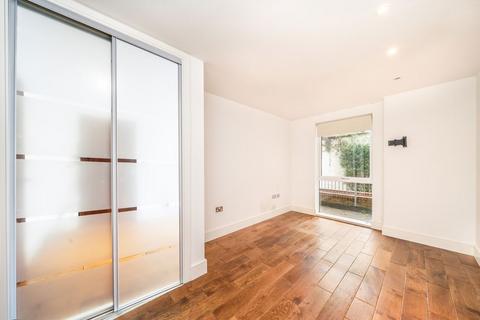 2 bedroom flat to rent, Eltringham Street, London SW18