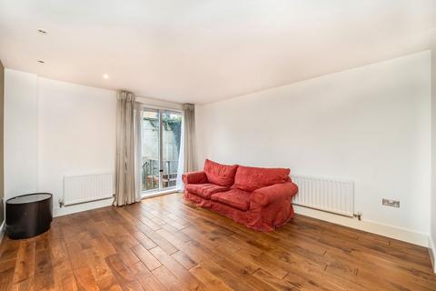 2 bedroom flat to rent, Eltringham Street, London SW18