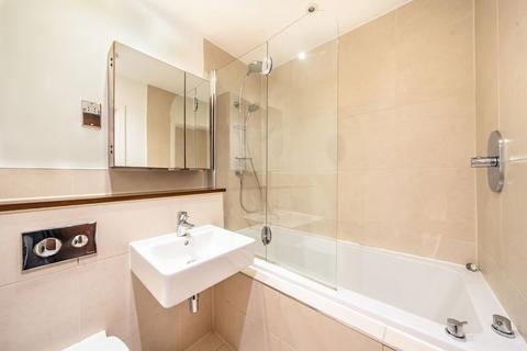 2 bedroom flat to rent, Eltringham Street, London SW18
