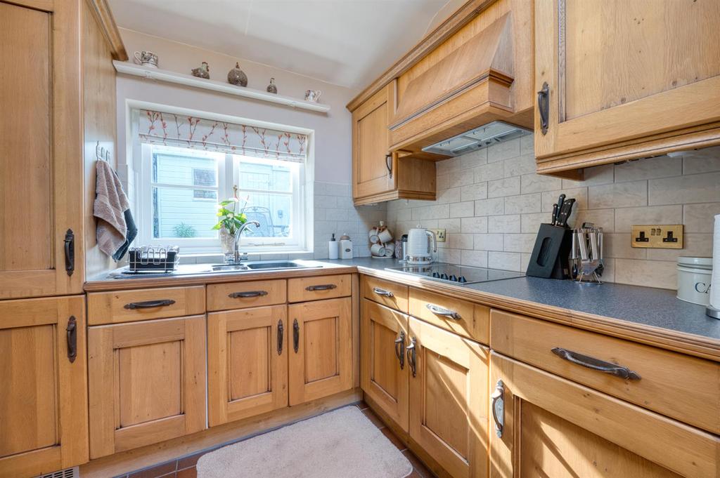 Kitchen towards window.jpg