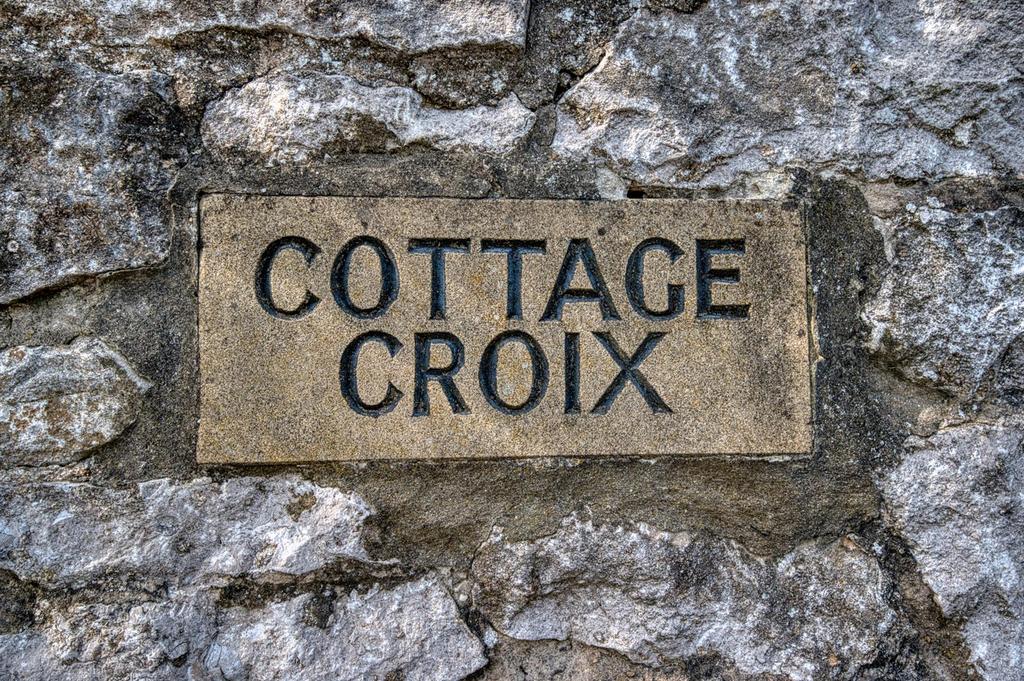 Cottage Croix sign.jpg