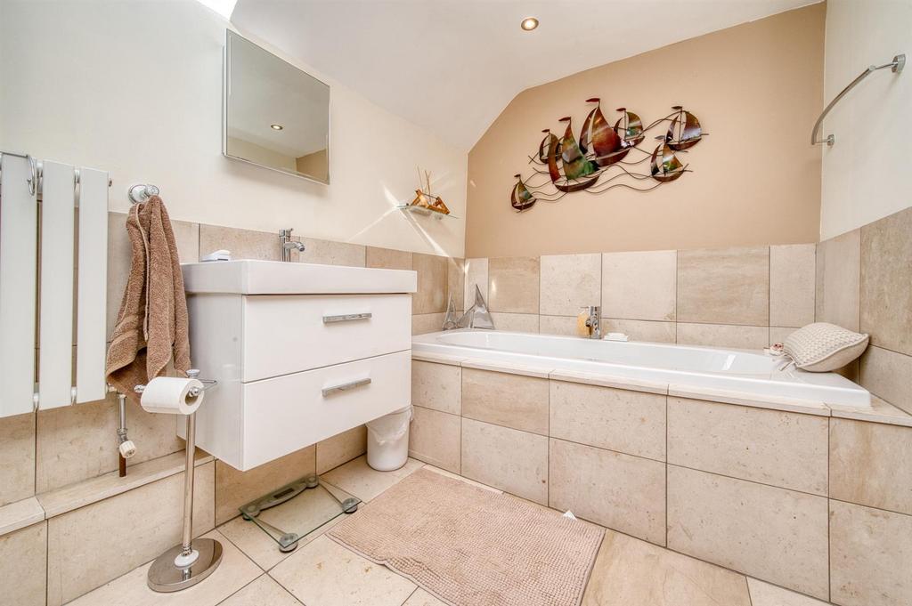 Bathroom - bath.jpg