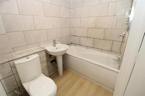 2 bedroom flat to rent, Kenwyn Road, Dartford