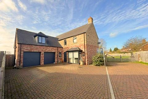 4 bedroom detached house for sale, Heath Court, Middle Rasen, LN8