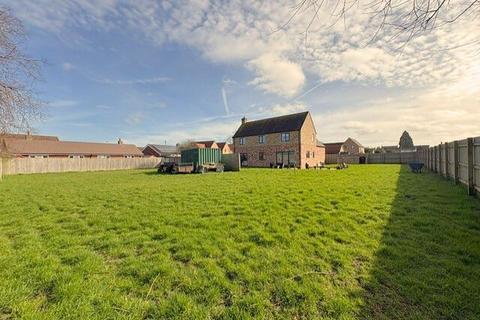 4 bedroom detached house for sale, Heath Court, Middle Rasen, LN8