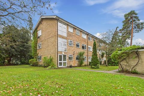 2 bedroom apartment for sale, Brockley Combe, Weybridge