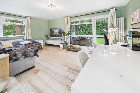 2 bedroom apartment for sale, Brockley Combe, Weybridge