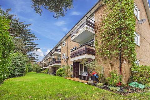 2 bedroom apartment for sale, Brockley Combe, Weybridge