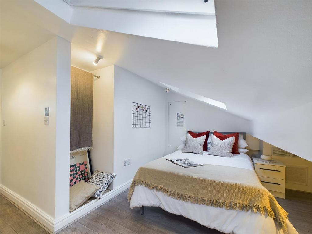This charming double bedroom features a cozy la...