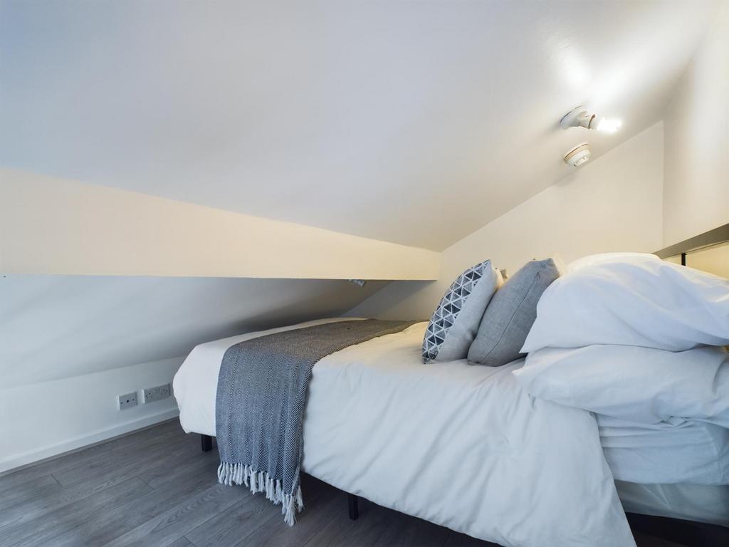 A cozy double bedroom featuring a comfortable b...