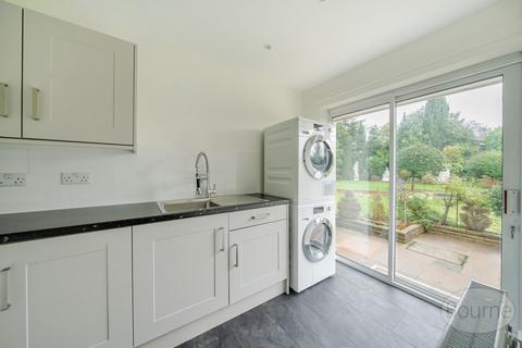 4 bedroom bungalow to rent, Haymeads Drive, Esher, Surrey, KT10