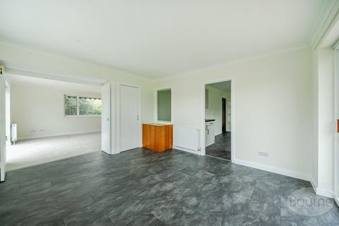 4 bedroom bungalow to rent, Haymeads Drive, Esher, Surrey, KT10