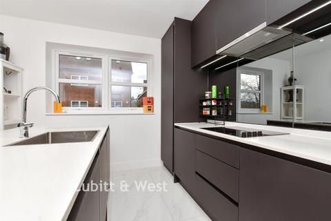 undefined, Oakmont Close, Kenley, Surrey