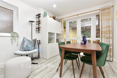 3 bedroom townhouse for sale, Oakmont Close, Kenley CR8